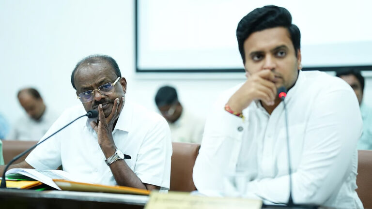 ಕೇಂದ್ರ ಸರ್ಕಾರದ ಯೋಜನೆಗಳ ಬಡವರ ಮನೆ ತಲುಪಿಸಿ: ಅಧಿಕಾರಿಗಳಿಗೆ HDK ಸೂಚನೆ