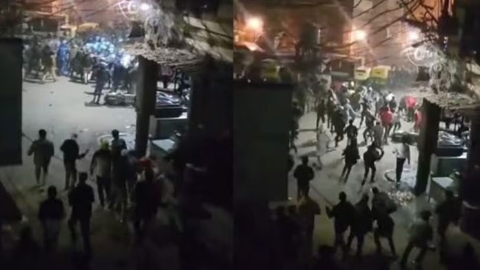 ದೆಹಲಿಯಲ್ಲಿ ಮಸೀದಿ ಬಳಿಯ ಒತ್ತುವರಿ ತೆರವು ಕಾರ್ಯಾಚರಣೆ ವೇಳೆ ಕಲ್ಲು ತೂರಾಟ, ಪೊಲೀಸರಿಗೆ ಗಾಯ